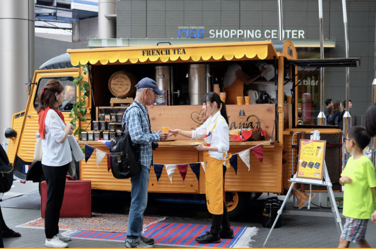 2500 cups of Tea offered to celebrate women, with Janat Tea for Two Caravan in Futakotamagawa